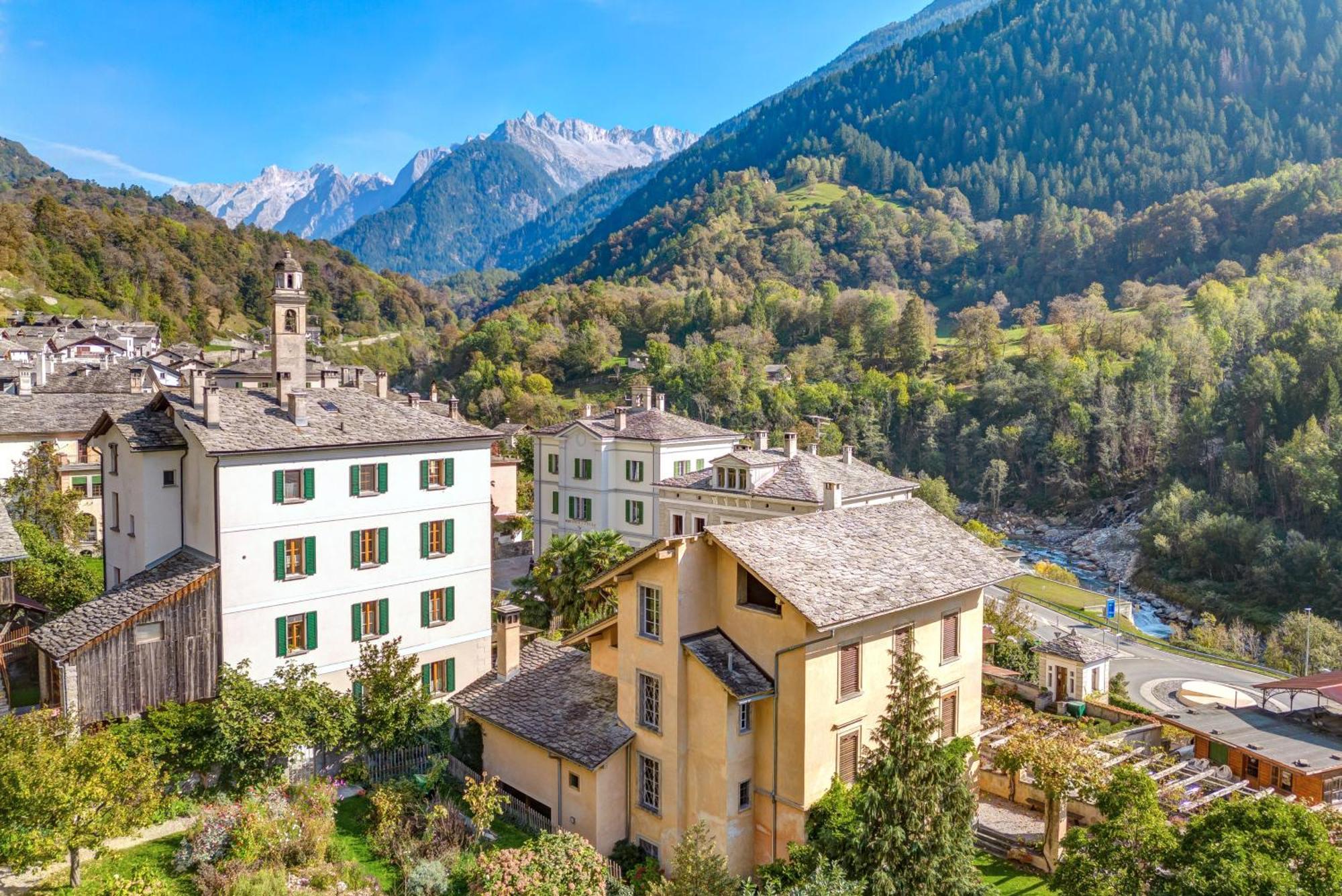 Casa Pool Tra St Moritz E Il Di Holiday home Castasegna